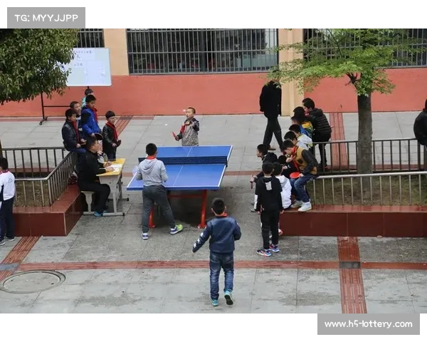 尼楚库乌初登场拒绝裁判判罚全力投入赛场尽显热情与斗志 尼楚库乌初登场拒绝裁判判罚全力投入赛场尽显热情与斗志